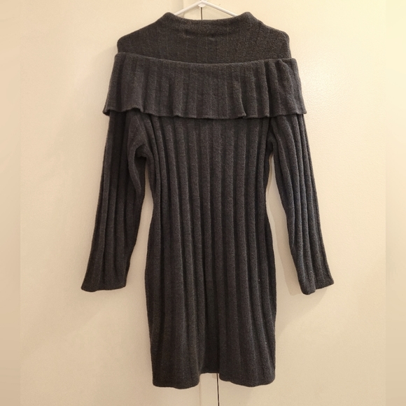 Form fitting winter dress - Picture 3 of 3